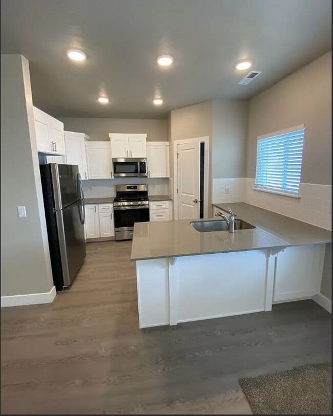 Photo - 3 Bedroom End-Unit Townhome in Cedar Bend – Great Cedar City Location