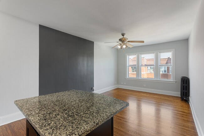 Photo - 1609 W Juneway Terrace Unit 2C