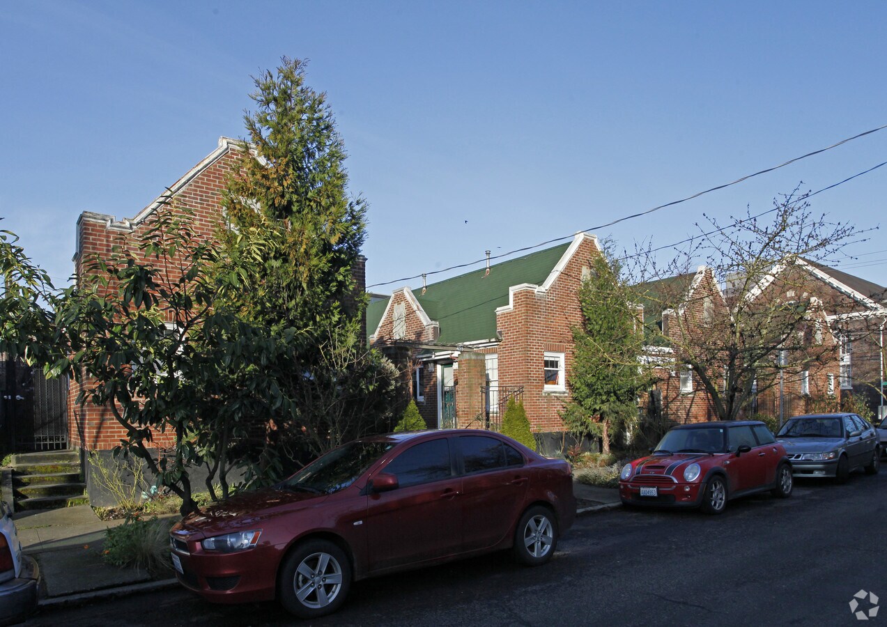 Photo - Broadway Court