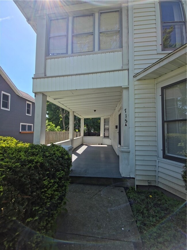 Photo - 715 W Water St