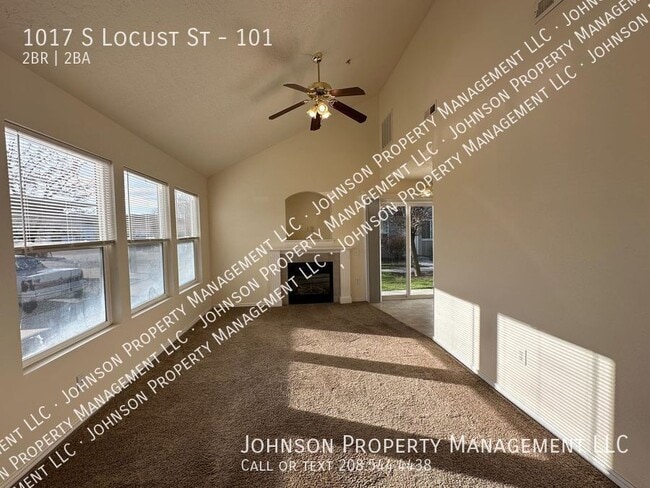 Photo - 1017 S Locust St Unidad 101