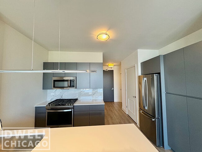 Building Photo - 760 N Milwaukee Ave Rental