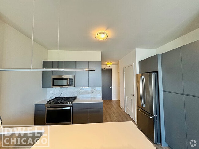 Building Photo - 760 N Milwaukee Ave Rental