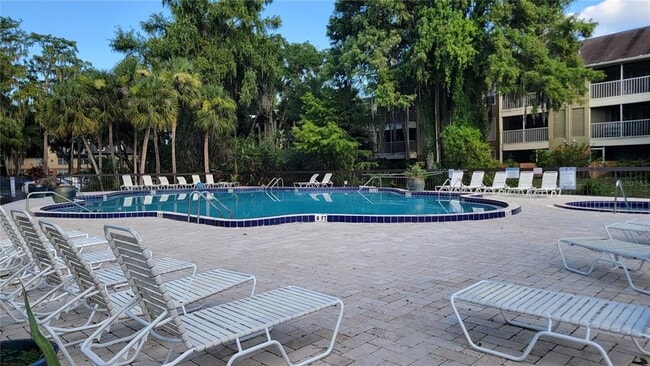 Building Photo - 4023 Versailles Dr Unit 4023F