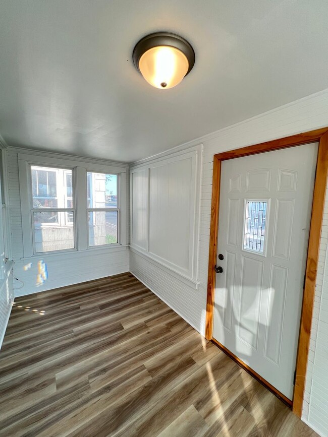 AVAILABLE JUNE - Single Level 2 Bed 1 Bath... - AVAILABLE JUNE - Single Level 2 Bed 1 Bath... House