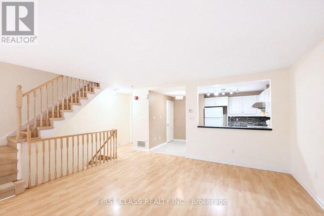 Photo - 108 Finch Ave W