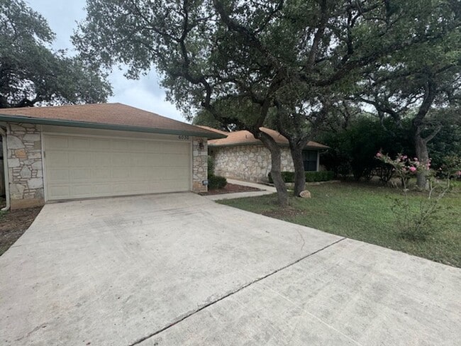 Building Photo - What a Gem! Spacious, Renovated 1-Story Ho... Rental