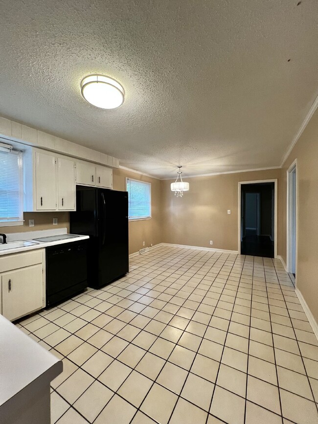 Photo - 365 Welchwood Dr