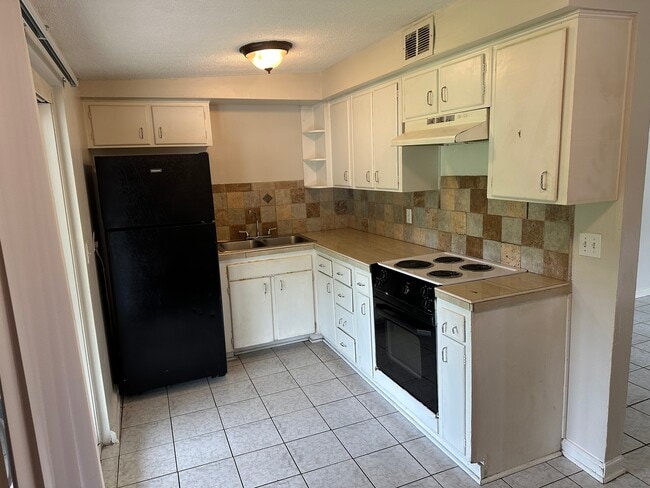Photo - 1576 W 13th St