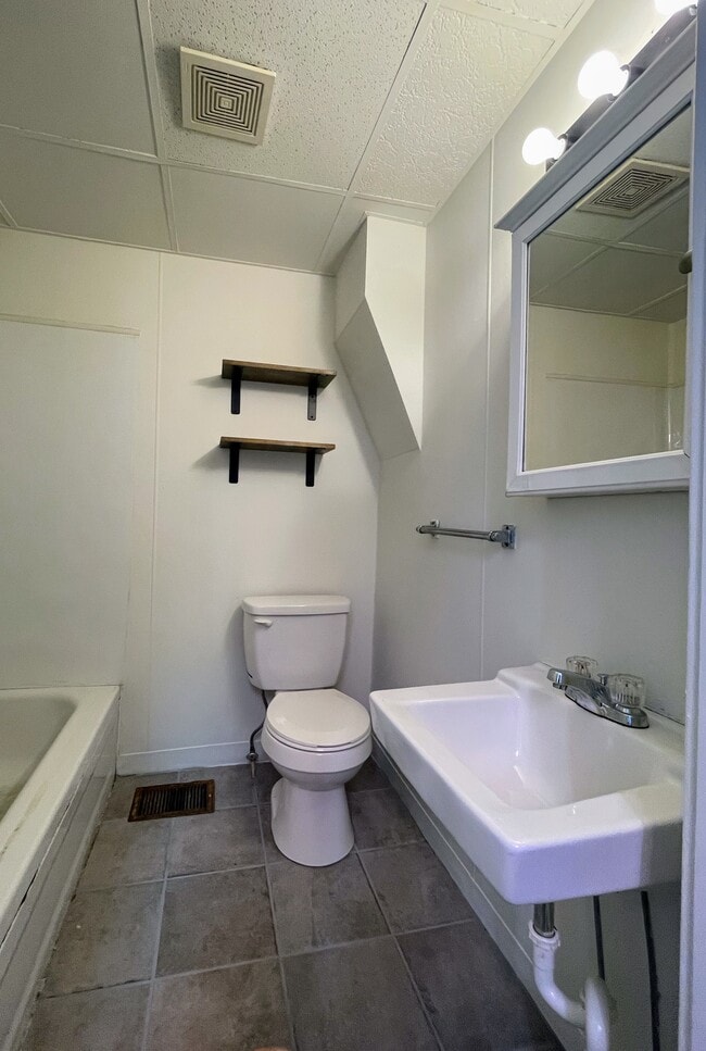 Photo - 817 E Philadelphia St Unit 1