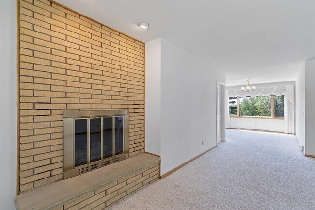 Photo - 822 W Pleasant St