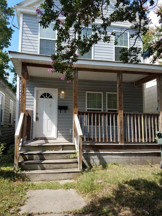 Building Photo - 4 bedroom 2 bath unit within minutes of Ol...