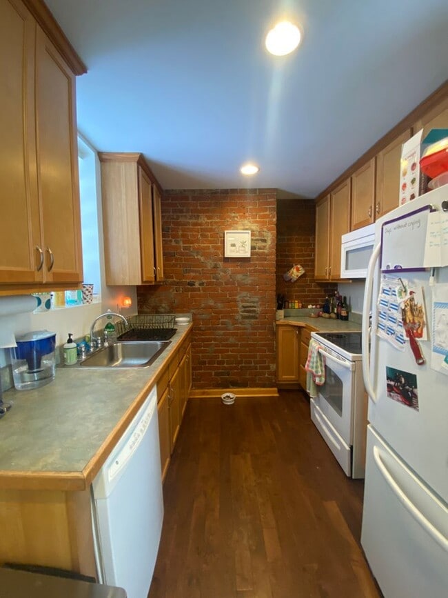 Photo - 2 BEDROOM IN THE SOUTHSIDE SLOPES- Available August 5!
