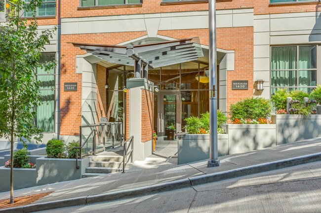 Building Photo - 1420 Terry Ave Unit 408