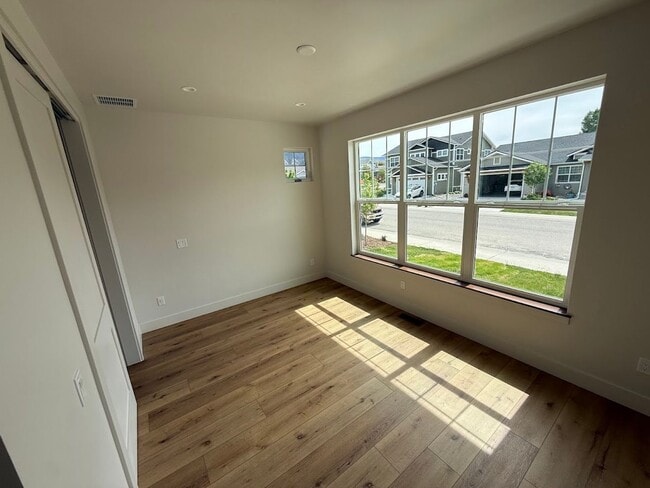 Photo - Spacious 4 Bedroom Home with Over 3,100 Sq Ft!
