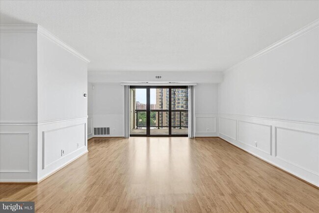 Photo - 309 Yoakum Pkwy Unit 1002