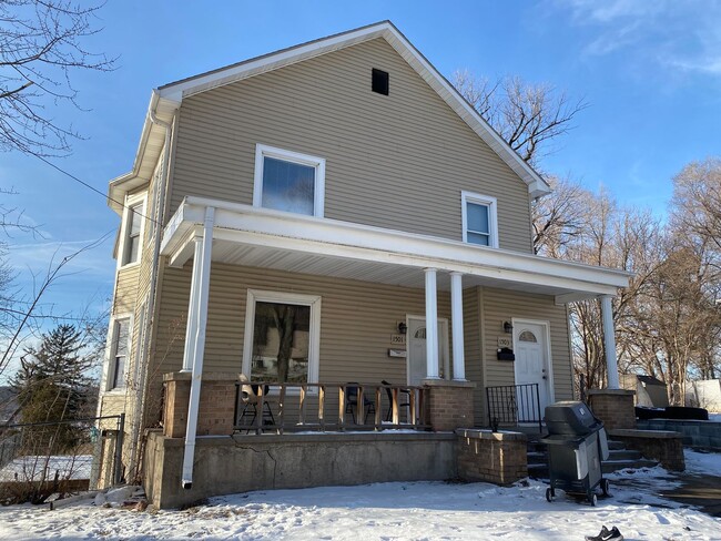 Building Photo - 1501 McDonald St Unit 2 Rental