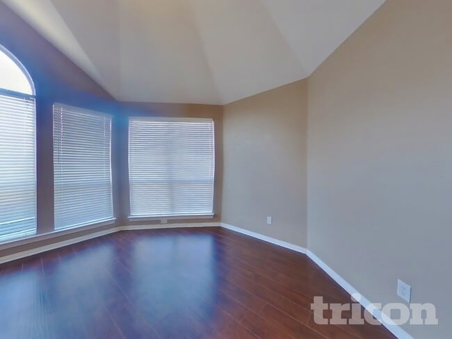 Photo - 2205 Starleaf Pl