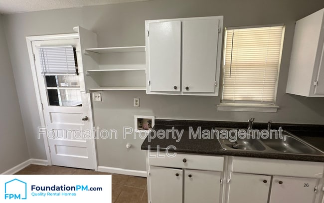 Photo - 1645 Kilarney Ave