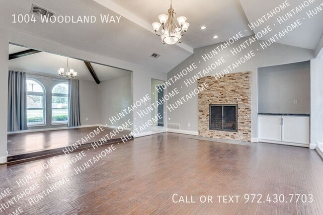 Photo - 1004 Woodland Way