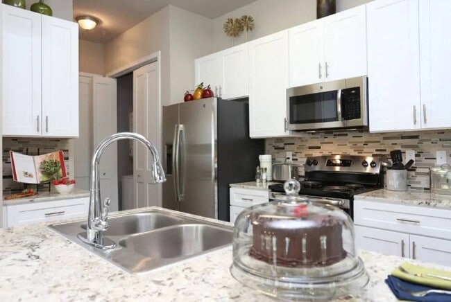 Building Photo - Kings Cove