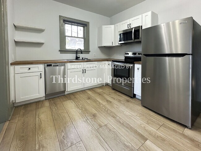 Photo - 2030 Redwing St