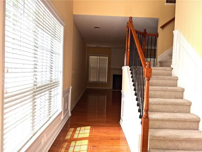 Photo - 310 Finchley Dr