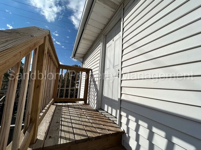 Photo - FOR LEASE | Riverview | 1 Bed, 1 Bath Gara...