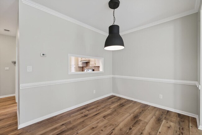 Photo - 729 Creekside Crescent