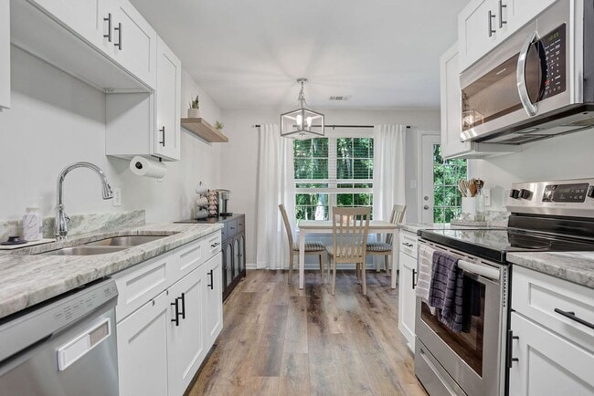 Photo - 3 bedroom 2.5 bath with bonus room in Lega...