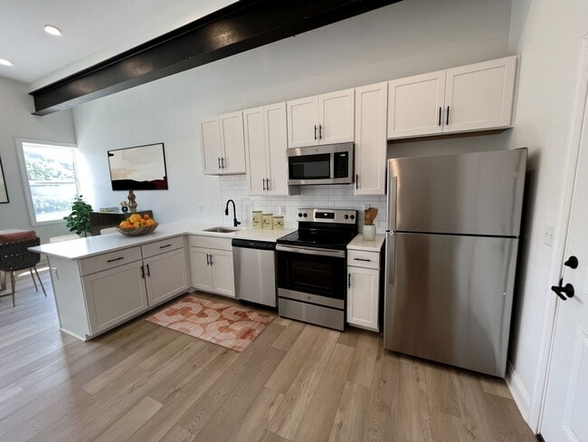 Building Photo - A CHEFS KITCHEN WITH VIEWS! Unit 123 #13