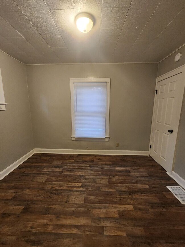 Updated Two Bedroom Single Family Home nea... House Rental in