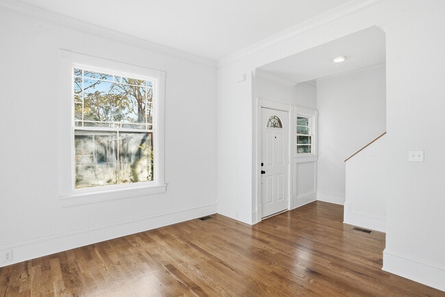 Photo - 518 E 33rd St