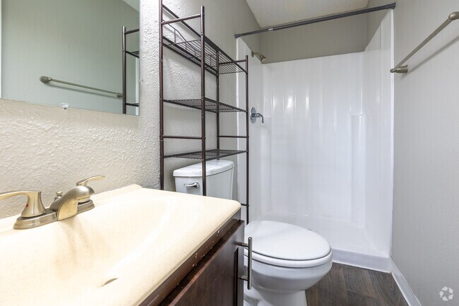 3BR, 2BA - 1,074SF - Primary Bathroom - The Meadows at Town Center