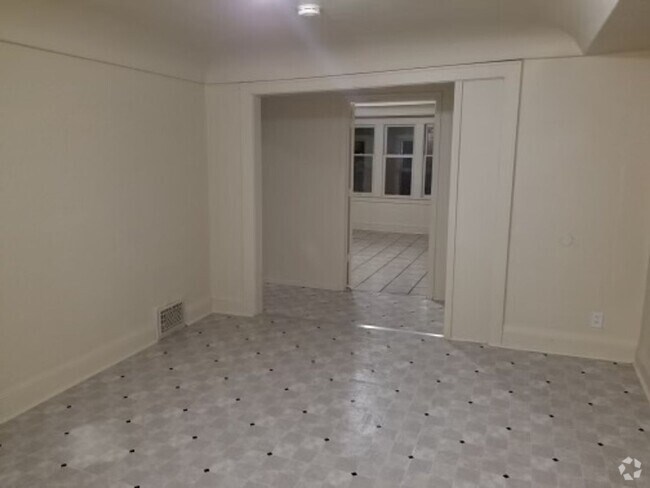Building Photo - 2505-2507-2507 N 9th St Unit 2507 (Upper) Rental
