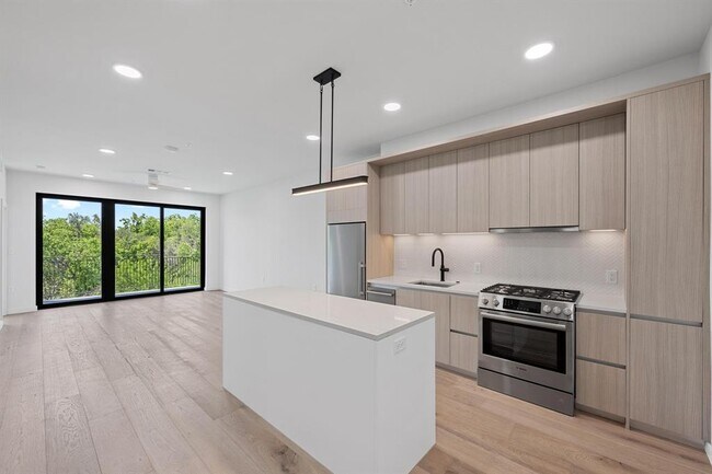 Photo - 2209 S 1st St Unidad 327 Rental