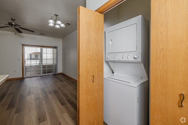1BR, 1BA - 751SF - Laundry