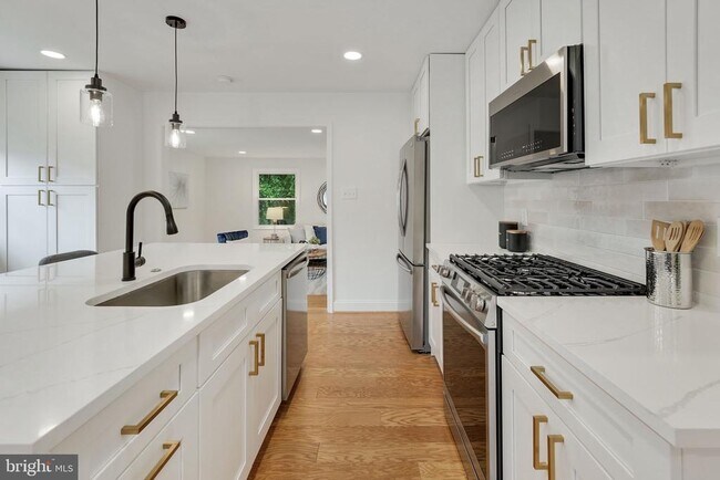 Photo - 14332 Belleville Ave