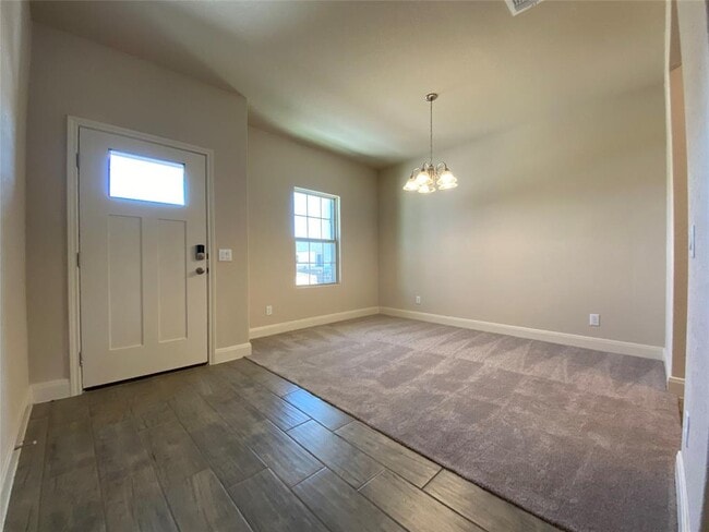 Photo - 716 Red Barn Bnd