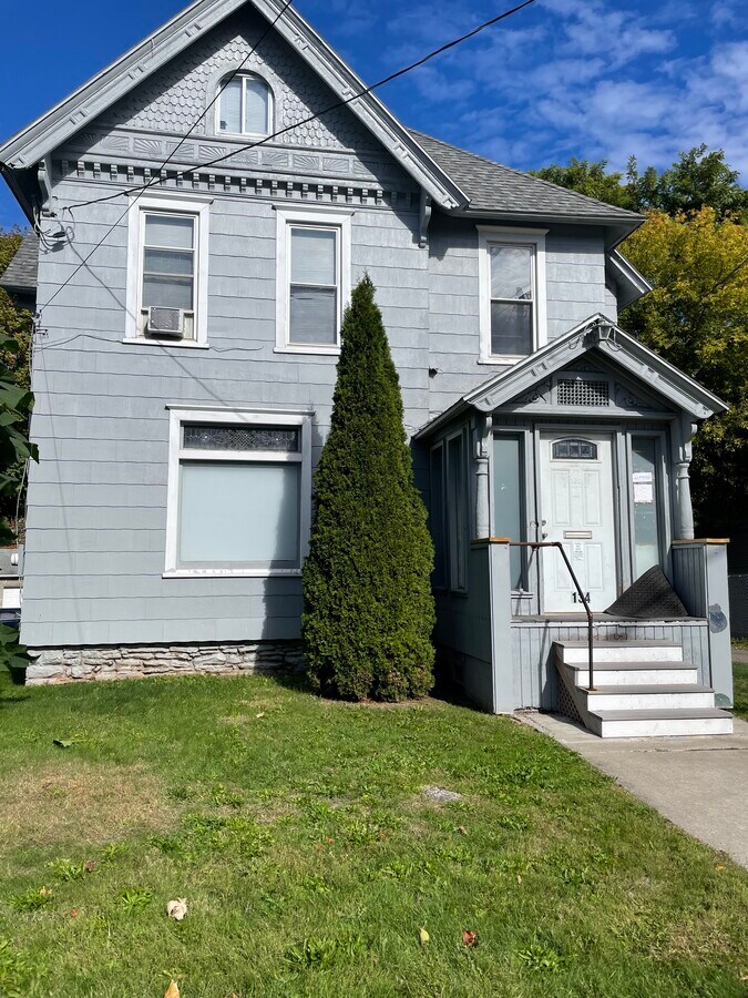 Photo - 134 Main St