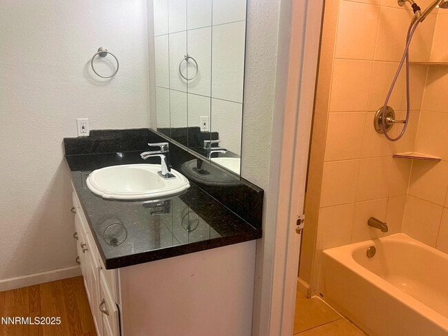 Photo - 1995 Trainer Wy