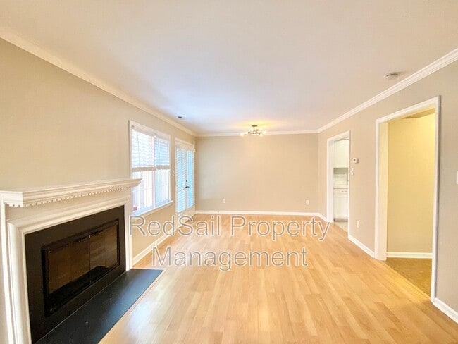 Photo - 348 Llewellyn Mews