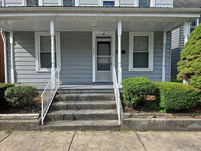 552 E King St Unit 552 1