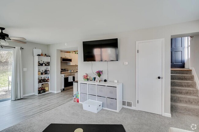 Building Photo - 23 Park Pl Unit 2 Rental