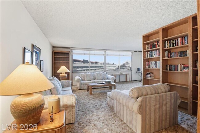 Photo - 205 E Harmon Ave