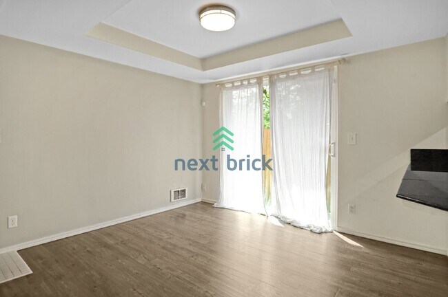 Photo - Welcome to this charming 2 bedroom, 2.5 bathroom townhouse in Bothell.