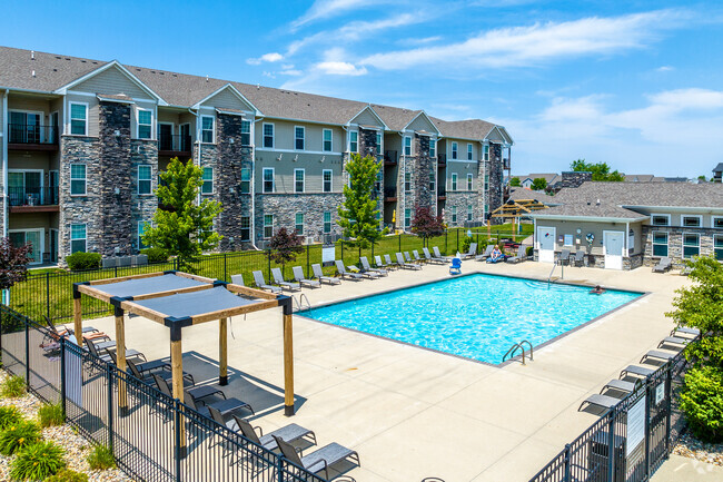 Pool - Ironwood Apartments