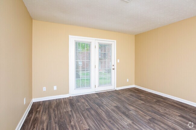 2BR, 2BA - 1,100 SF - Living Room