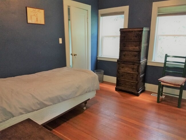 Bedroom 1 - 9727 Lake Shore Blvd NE