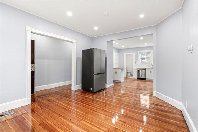 279 Belmont St Unit 1